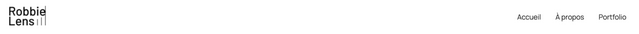 Tout à gauche on trouve le logo de Robbie Lens, tout à droite, les boutons accueil, à propos et Portfolio.